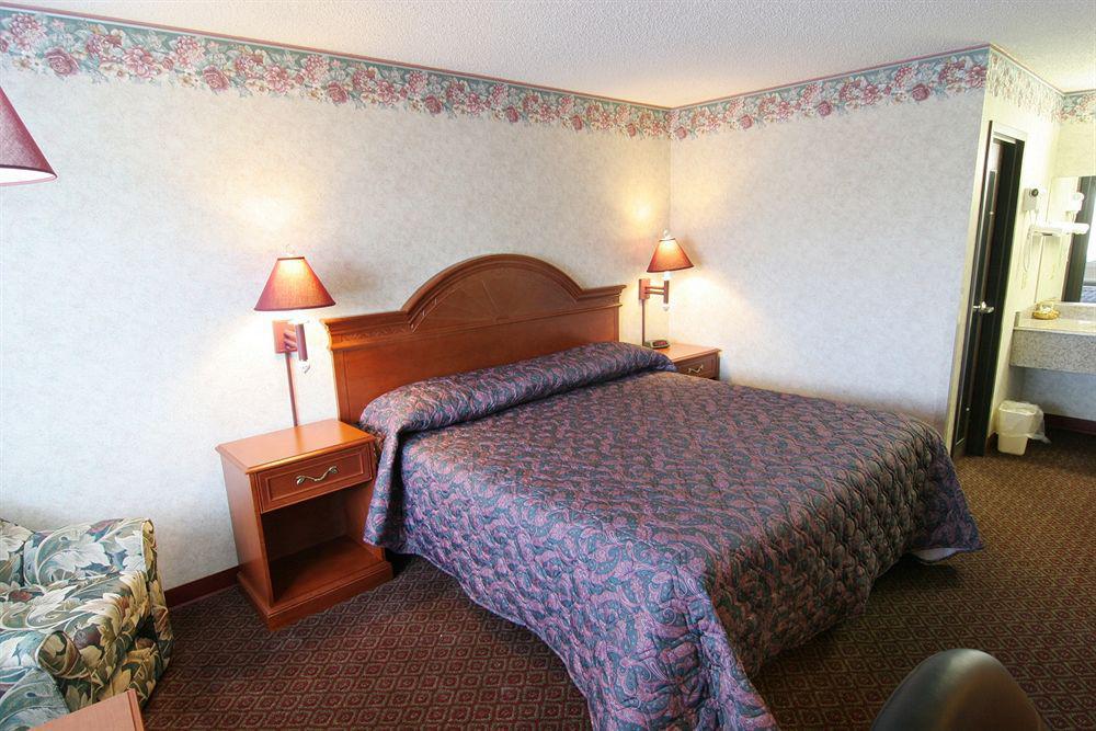 Magnuson Hotel Howell/Brighton Room photo
